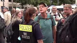 Polizeigewalt in Berlin am 1.8.2021 gegen friedliche Demonstranten