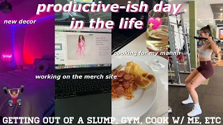 vlog: a semi-productive day | still feels like 2023.. working out, merch is ready 👀, cooking, etc.