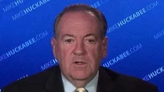 Huckabee: Hillary is like a carefully-programmed robot