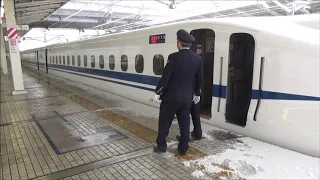 【かっこいい新幹線車掌】大声で安全確認　大雪にも負けず安全を守る