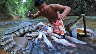 Unbelievable Found a lot Fish in Crocodile Stomach then Cooking Eating to Survival