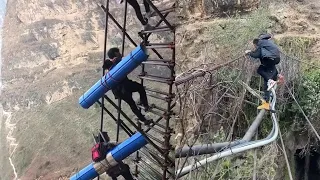 😫The most dangerous cliff road | 😰Chinese cliff village | cliff village life