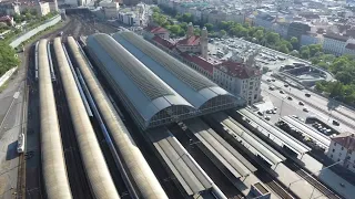 Praha lávka Holka, Karlín a  Holešovice Hlavní nádraží dům Radost