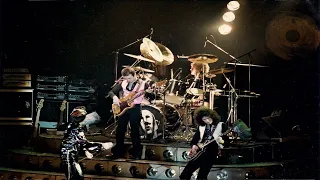 Queen - We Are The Champions (Live in Kobe 1979) Remastered