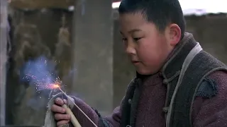 Anti-Japanese Film | Naughty kid turns pepper powder into a bomb, altering the course of the battle