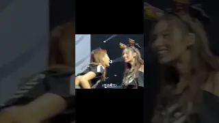 Satzu smile at the concert 🥺❤️ #Satzu #Tzuyu #Sana #twice