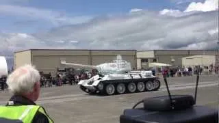 Russian T-34 Firing Tankfest NW