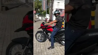 Tirando a nova XRE 190 zera da Honda