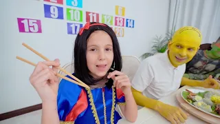 🌈 Vania und Mania probieren Essen aus ihren Lieblings Zeichentrickfilmen | Videos für Kinder