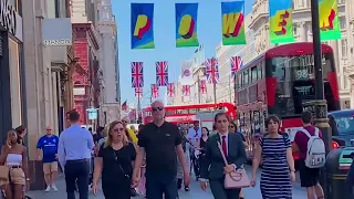 Oxford street in London 🇬🇧 shopping area