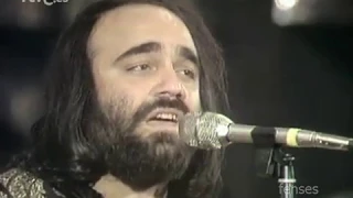 1977 José María Iñígo presenta a Demis Russos Madrid Spain 1977