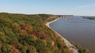 Drone video | Fall foliage along the Mississippi River and Great River Road