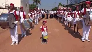 FANTASTICO !!! Garoto de 3 anos tocando fanfarra em  Rio Crespo.