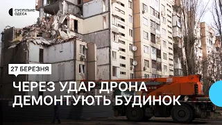 В Одесі демонтують частину будівлі, в яку влучив російський безпілотник