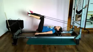 Pilates Reformer. Упражнение Feet in straps, вариация Squat