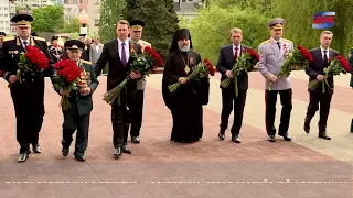 В Сочи День Победы стартовал возложением цветов к Вечному огню