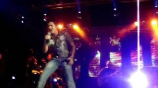 Luan Santana canta "Minha Boca Você Não Beija Mais" em Maringá