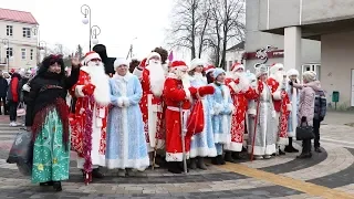 Парад Дедов Морозов и открытие главной ёлки Пинска - как это было