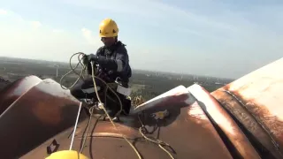 Wind Turbine Blade Cleaning using Rope Access