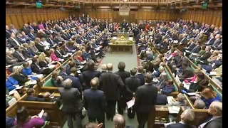 Chaos in Westminster: Britisches Parlament schmettert alle Brexit-Alternativen ab