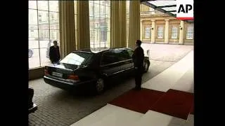 Putin's farewell to the Queen at end of state visit
