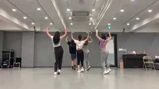 Yoona dance Practice to members' Solo Songs and other GGs Songs