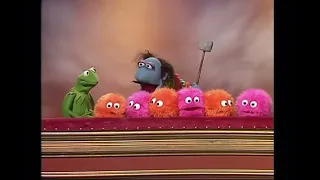 The Muppet Show - 311: Raquel Welch - UK Spot: Kermit Interviews Marvin Suggs (1979)