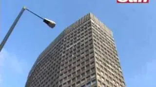 Daredevil Climbs London Tower