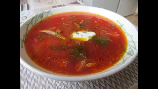 Борщ с курицей и тушеной квашеной капустой.