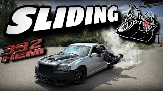 FIRST TIME DOING DONUTS IN HIS SCATPACK SWAPPED CHRYSLER 300
