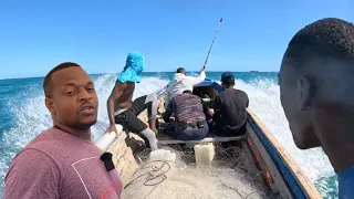 SHARK ENCOUNTER WHILE SPEARFISHING 10 MILES OUT @Colazsmithtv N TEAM🇯🇲🇯🇲🇯🇲🇯🇲🇯🇲