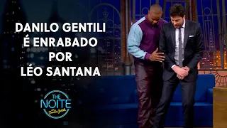 Léo Santana encaixou com jeito no apresentador | The Noite (16/03/22)