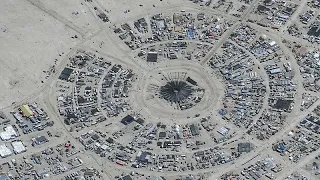 Фестиваль Burning Man в пустыне Невады превратился в лужу грязи