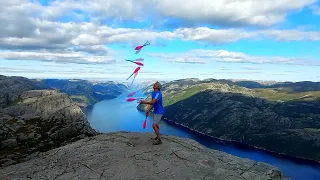 I hiked the Preikestolen WHILE JUGGLING during my Norway road trip!