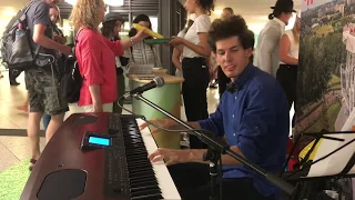 BVG – Live Piano Medley at Berlin Alexanderplatz Station – Thomas Krüger