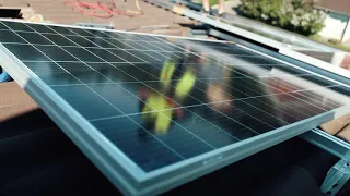 Aurinkopaneelien asennus