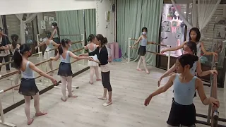 週六班的芭蕾課（國小三到六年級）