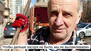 Щёлковский водоканал промывает канализационные сети на площади Ленина