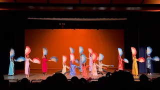 UCD VSA Fan Dance 2024 | Keo Ca Keo Ket & Lam Moi Toi Ngoi Khong - Hoàng Thùy Linh