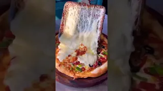بيتزا بالجبن السائل والمطاطي 😋🍕🍕🍕😱🧀🧀🧀🧀