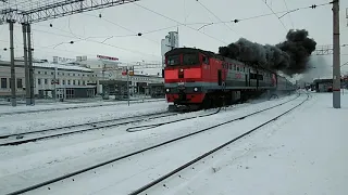 "мощный медведь" тепловоз 2ТЭ10У-0210 со скорым поездом Нижневартовск-Пенза