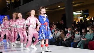 11 KIDS FASHION WEEK 2021 03 08 Солистка София Хоменко