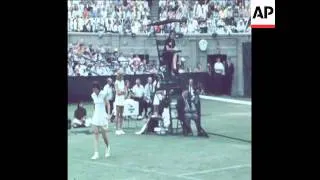 SYND 11-9-71 BILLIE JEAN KING BEATS CHRIS EVERT IN US OPEN