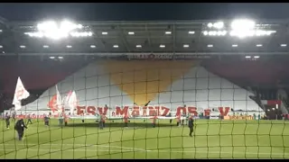 Mainz 05 - FC Bayern: "You'll never walk alone" mit Choreo, 1.2.23