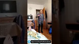 Бабка против внука-гомосексуалиста  Grandmother vs gay grandson