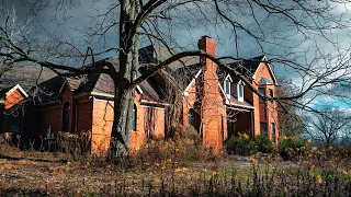 Exploring an ABANDONED Millionaire's Tennessee Mansion