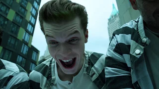 Gotham 2x02 The Maniax On The Roof