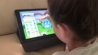 Mishi creating her very own Alef-Bet puzzle in Ji Tap