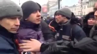 Евромайдан. Титушке одели ведро на голову в Киеве