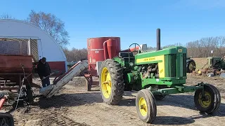 Making The Best Cow Feed With Ear Corn!! John Deere 620 And IH 1150